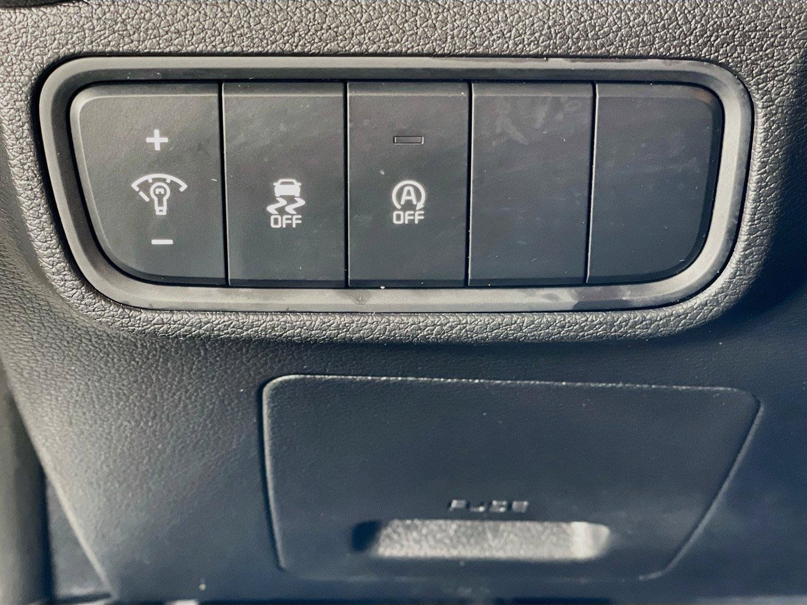 Certified 2025 Kia Soul LX w/ LX Technology Package FWD image 13