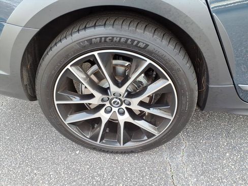 Used 2020 Volvo V90 T6 Cross Country image 11