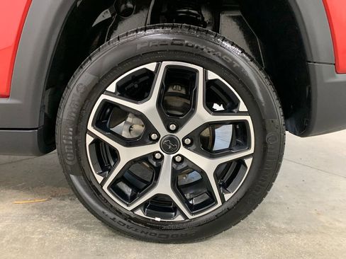 Used 2025 Jeep Compass Limited AWD/4WD image 4