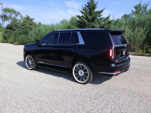 Used 2021 Cadillac Escalade Premium Luxury AWD/4WD image 3