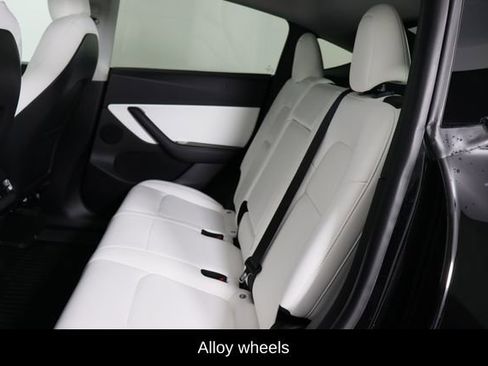 Used 2021 Tesla Model Y Long Range image 15