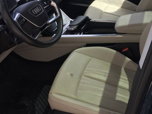 Used 2022 Audi e-tron Premium Plus AWD/4WD image 10