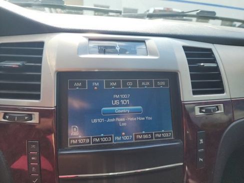 Used 2011 Cadillac Escalade Luxury AWD/4WD image 42