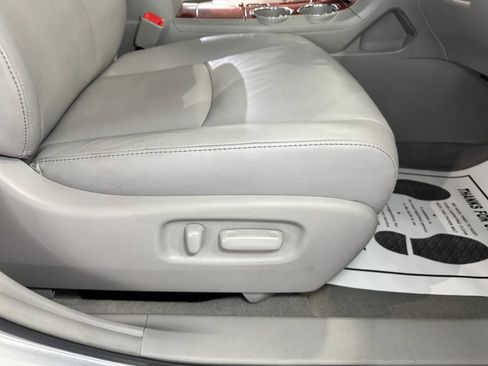 Used 2010 Toyota Highlander Limited AWD/4WD image 16