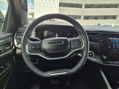 Used 2024 Jeep Wagoneer Series II w/ Flexible Seating Group RWD image 15