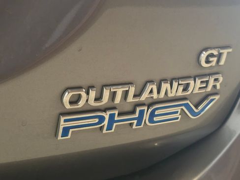 Used 2018 Mitsubishi Outlander 4WD Plug-In Hybrid image 17