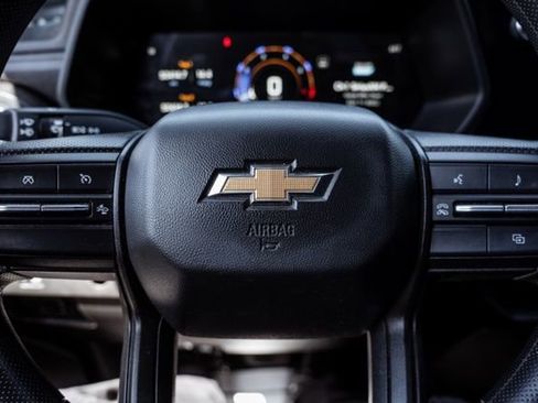 Used 2024 Chevrolet Colorado W/T AWD/4WD image 16