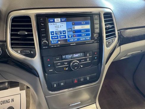 Used 2011 Jeep Grand Cherokee Laredo image 16