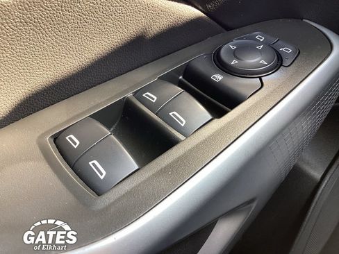 Used 2024 Chevrolet Trax RS w/ Sunroof Package FWD image 23