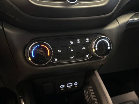 Used 2022 Chevrolet TrailBlazer LT FWD image 15
