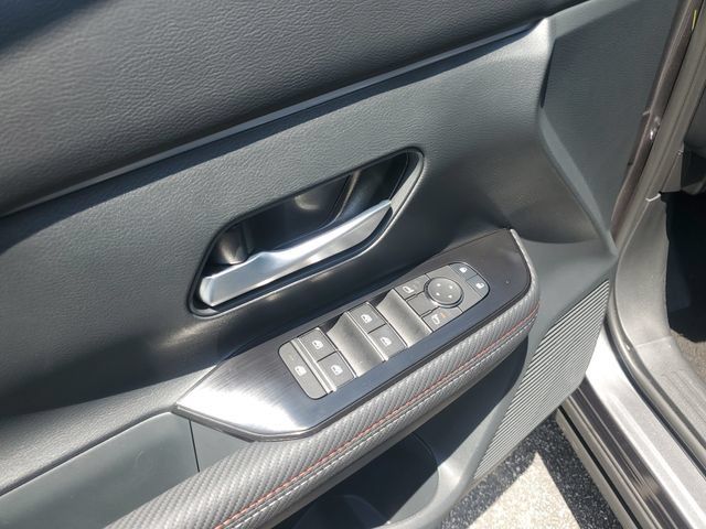 Used 2025 Nissan Kicks SR FWD image 12
