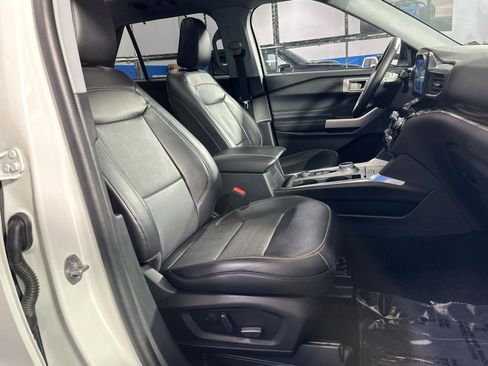 Used 2022 Ford Explorer Limited w/ Equipment Group 301A image 38
