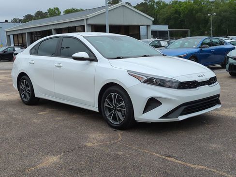 Certified 2024 Kia Forte LXS w/ LXS Technology Package FWD image 3