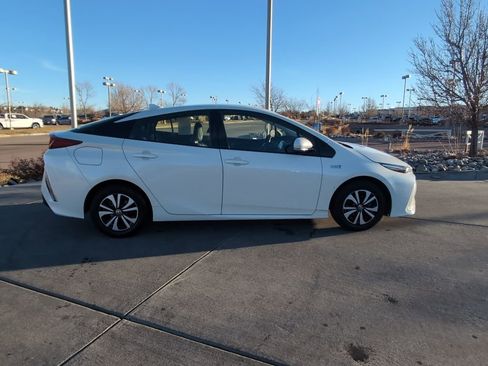 Used 2017 Toyota Prius Prime Premium image 9