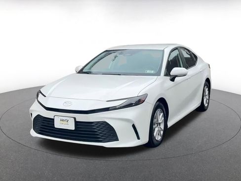Used 2025 Toyota Camry LE image 7