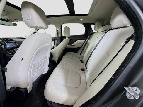 Used 2020 Jaguar F-PACE Prestige image 25