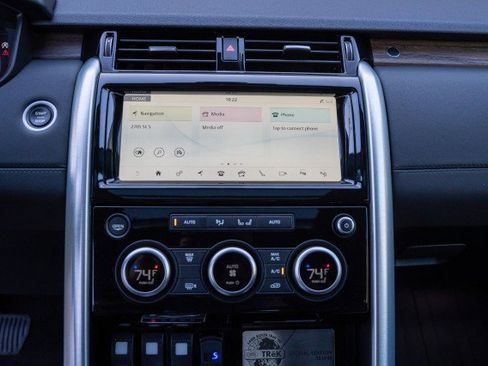 Used 2020 Land Rover Discovery HSE image 21