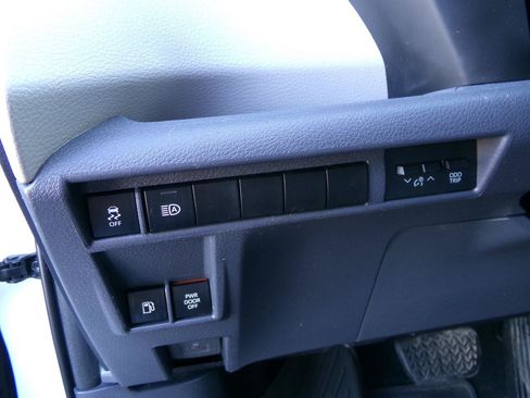 Used 2021 Toyota Sienna LE AWD/4WD image 15