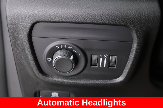 Used 2025 Jeep Grand Cherokee Altitude AWD/4WD image 17