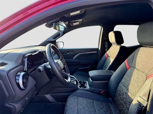 Used 2024 Chevrolet Colorado Z71 w/ Z71 Convenience Package 2 image 9