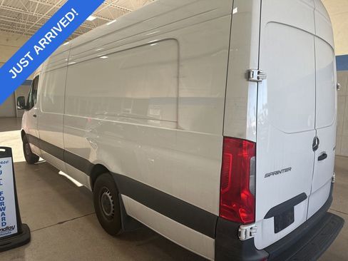 Used 2024 Mercedes-Benz Sprinter 2500 image 4