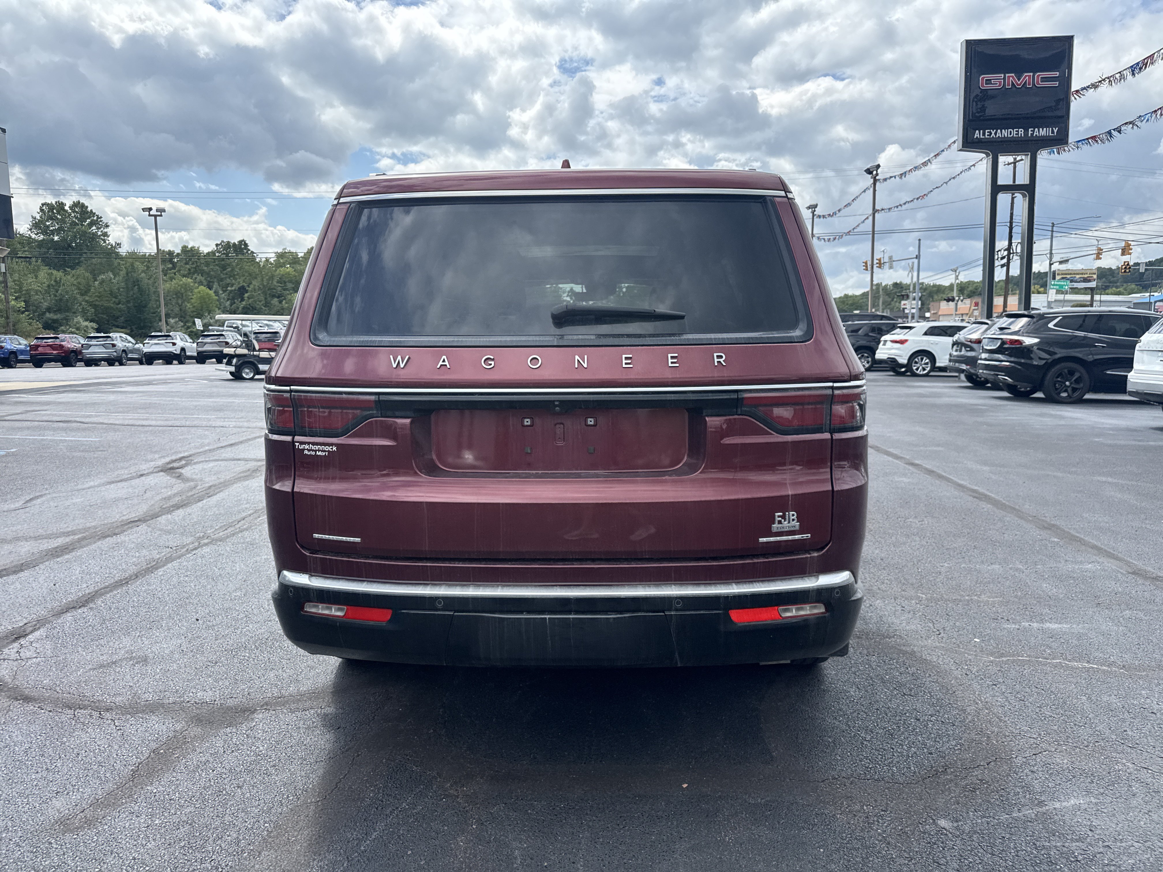 Used 2022 Jeep Wagoneer Series II w/ Premium Group I AWD/4WD image 3