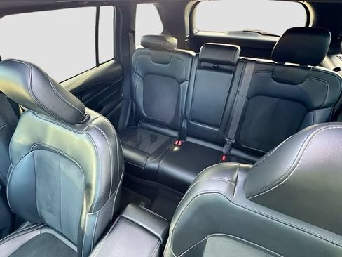 Used 2025 Jeep Grand Cherokee Altitude RWD image 22