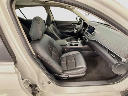 Used 2022 Nissan Altima 2.5 SR w/ Midnight Edition Package FWD image 18