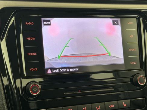 Used 2022 Volkswagen Passat 2.0T SE FWD image 27