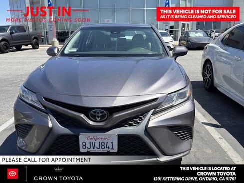 Used 2019 Toyota Camry SE FWD image 2