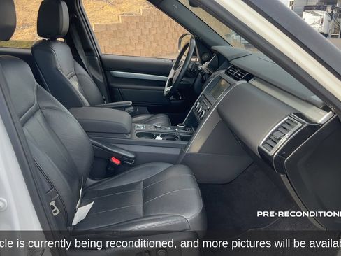Used 2020 Land Rover Discovery Landmark AWD/4WD image 13