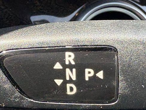 Used 2017 Mercedes-Benz E 300 4MATIC image 5