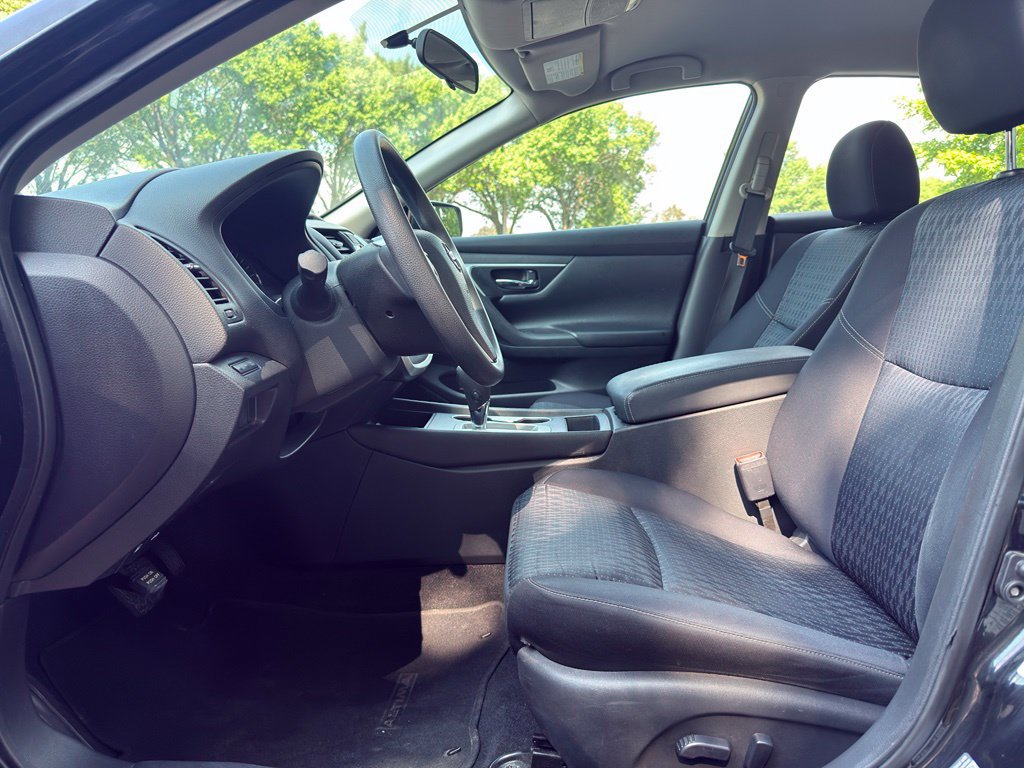 Used 2016 Nissan Altima 2.5 S w/ Power Driver Seat Package FWD image 2