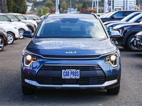 New 2025 Kia Niro EX image 3