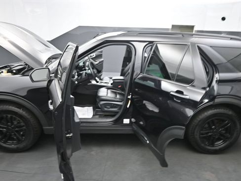 Used 2021 Ford Explorer XLT w/ Equipment Group 202A AWD/4WD image 48