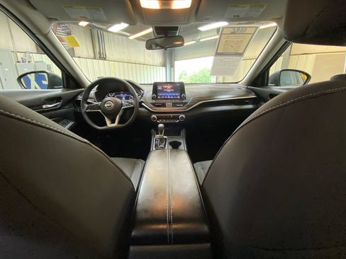 Used 2025 Nissan Altima 2.5 SV FWD image 17