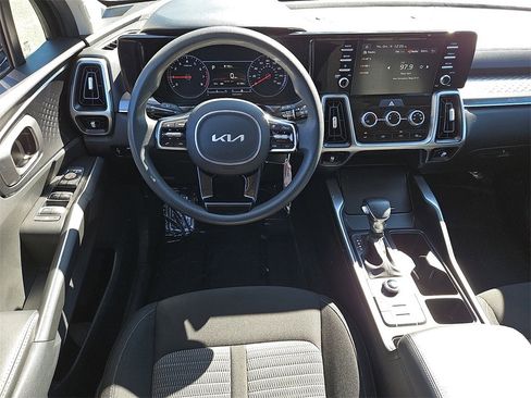 Used 2022 Kia Sorento LX image 12