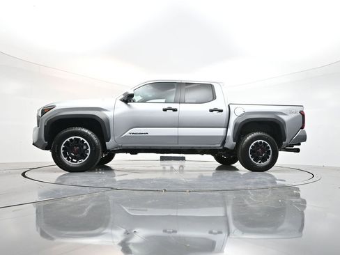 Used 2024 Toyota Tacoma TRD Off-Road image 30