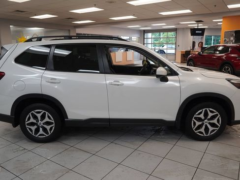 Used 2023 Subaru Forester Premium AWD/4WD image 16