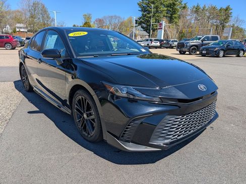 Used 2025 Toyota Camry SE w/ Convenience Package FWD image 8