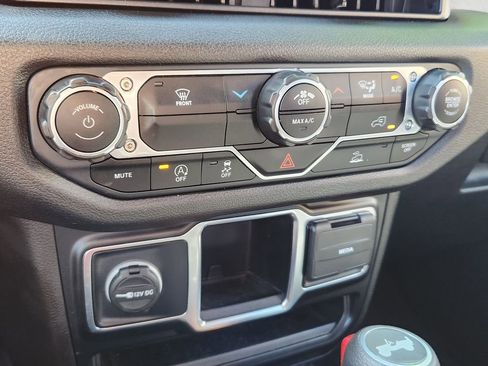 Used 2024 Jeep Wrangler Sport image 26