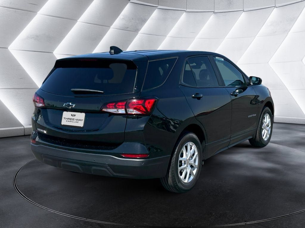 Used 2024 Chevrolet Equinox LS w/ LS Convenience Package FWD image 5
