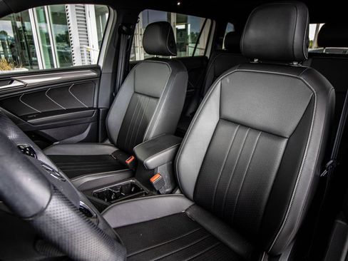 Certified 2023 Volkswagen Tiguan SE R-Line FWD image 24