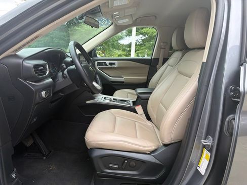 Used 2022 Ford Explorer XLT w/ Equipment Group 202A AWD/4WD image 20