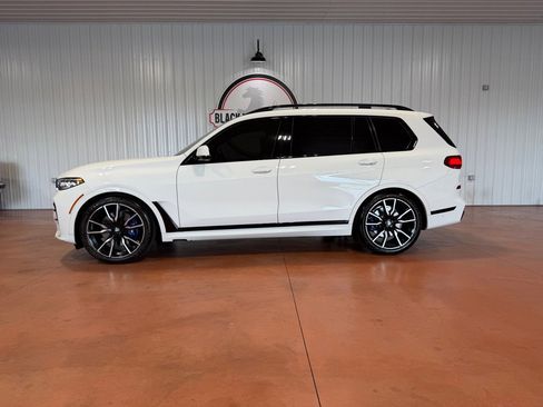 Used 2022 BMW X7 xDrive40i w/ M Sport Package AWD/4WD image 3