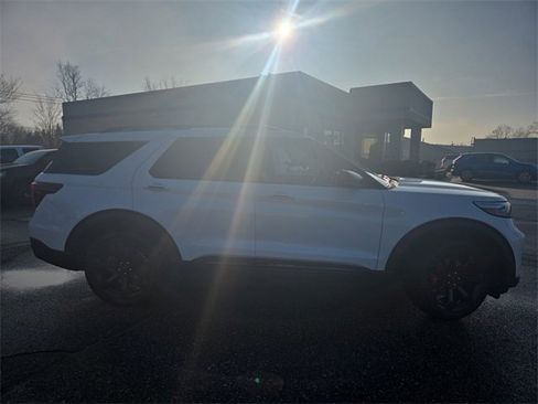 Certified 2024 Ford Explorer ST w/ Equipment Group 401A image 16