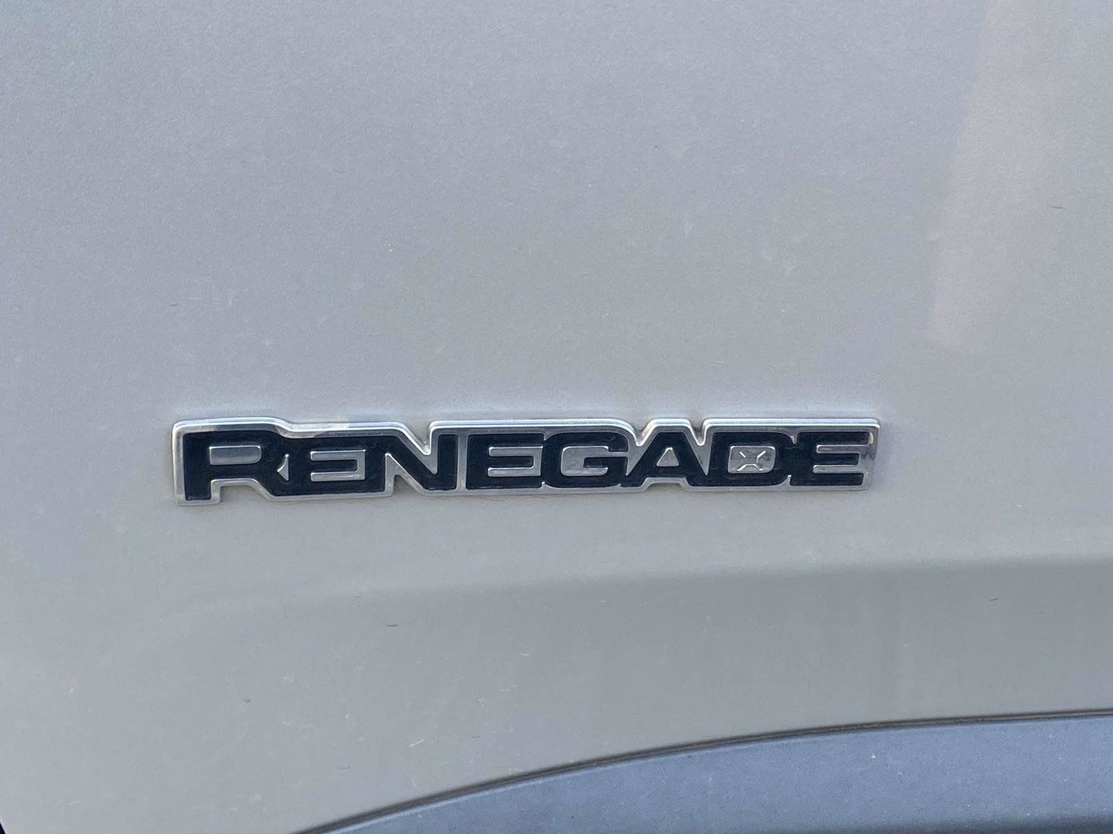 Used 2018 Jeep Renegade Latitude w/ Cold Weather Group AWD/4WD image 11