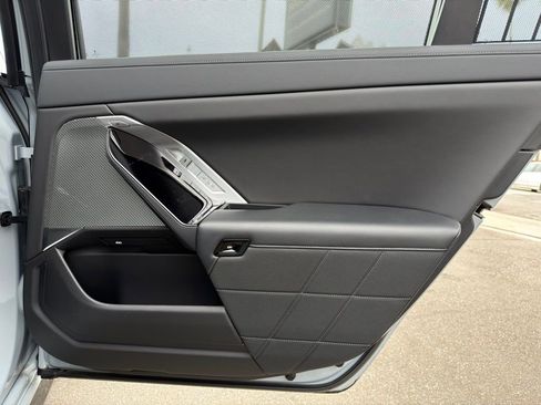 Used 2023 BMW 760i xDrive w/ Executive Package image 33