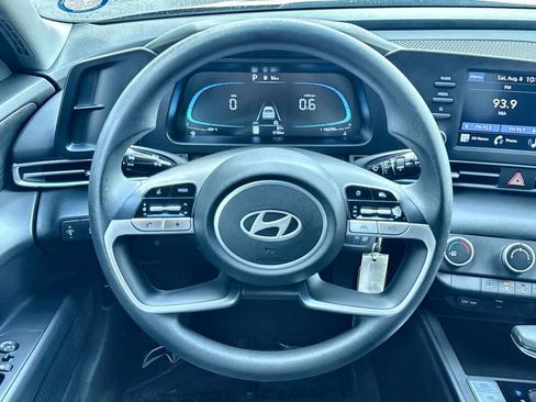 Used 2025 Hyundai Elantra SE FWD image 15