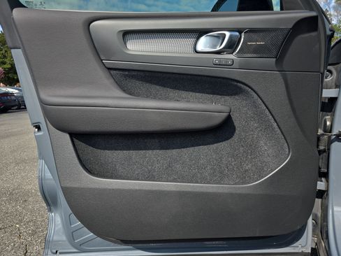 Used 2022 Volvo XC40 T5 R-Design w/ Advanced Package image 27